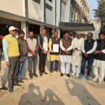 जिले के ज्वलंत सवालों पर डीएम से मिला जनप्रतिनिधियों का शिष्टमंडल