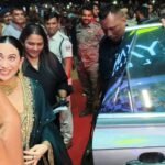 फिल्म अभिनेत्री करिश्मा कपूर को देखने उमड़ी जमालपुर में भीड़